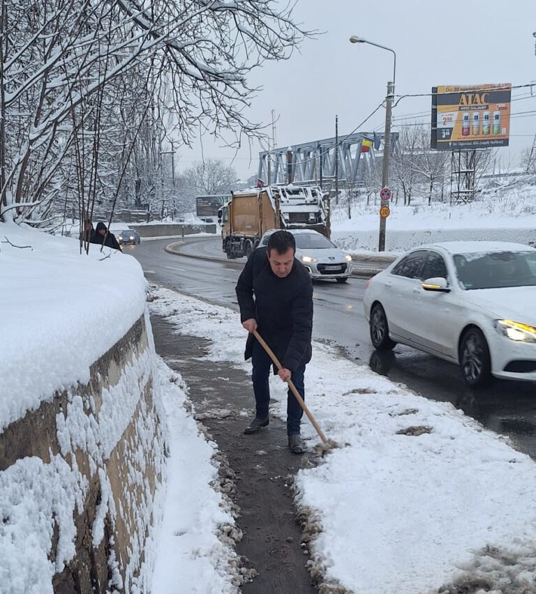 Directorul AFIR Bihor, șef la lopată și la mătură. „Siguranţa oamenilor începe de la intrare”