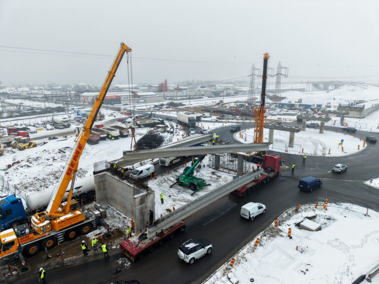 Se montează grinzile la Pasajul suprateran Metro, din Oradea (FOTO)