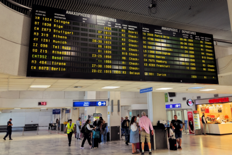Aeroporturile din Grecia au suspendat toate zborurile din cauza unei defecțiuni tehnice a cărei cauză este neelucidată încă