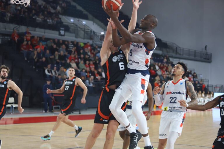 Show ofensiv, la Oradea Arena. CSM Oradea a cucerit Cedevita și rămâne în cursa pentru playoff