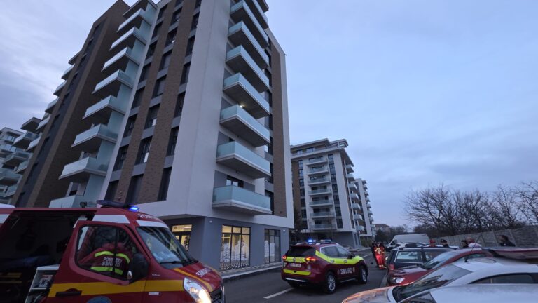 Tragedie în Oradea. Un copil a murit după ce a căzut de la etajul 8 al unui bloc din municipiu