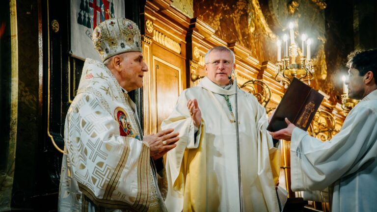 Călugări și călugărițe din două eparhii s-au reunit la Oradea