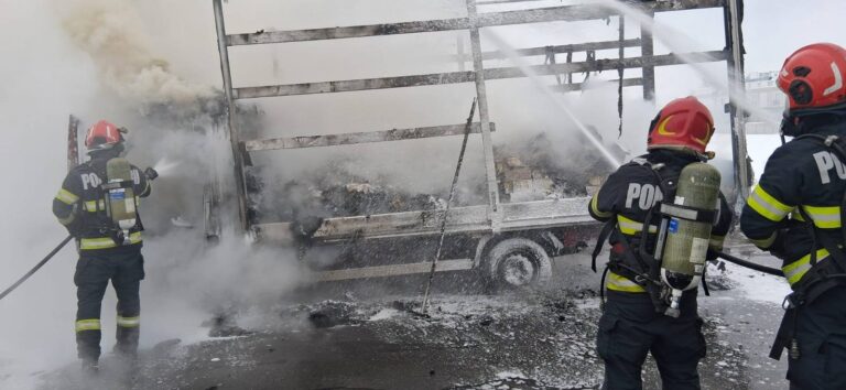 Incendiu la o autoutilitară aflată în mers, pe Calea Aradului din Oradea