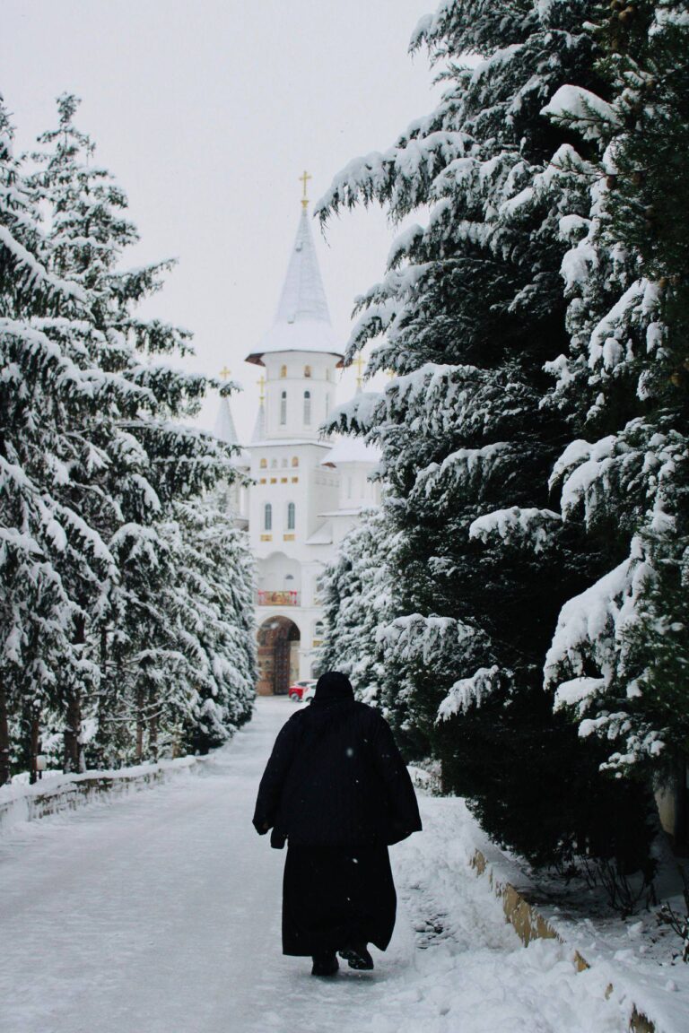 Mănăstirea Sfintei Cruci, sub tăcerea iernii
