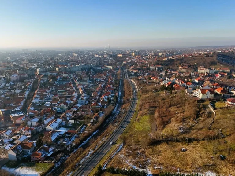La Oradea, impozitul pe clădiri crește puternic în 2026, mai ales pentru proprietarii de clădiri vechi. Vezi explicațiile Primăriei