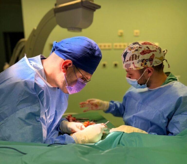 Caz medical rar, la un adolescent, operat la Oradea