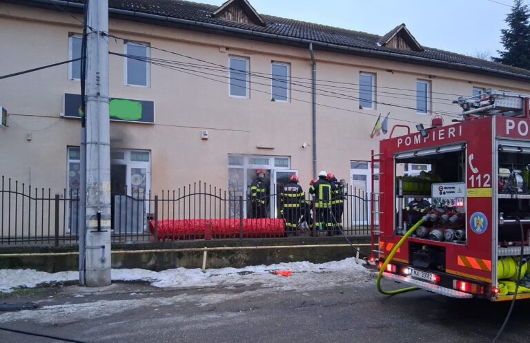 Weekend aglomerat pentru pompierii bihoreni. Peste 60 de intervenții și mai multe incendii provocate de instalații electrice