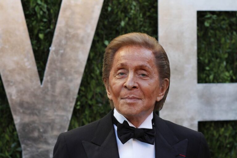 A murit creatorul de modă Valentino. Acesta avea 93 de ani