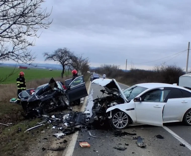 Accident rutier la Sarcău. Două persoane au ajuns la spital