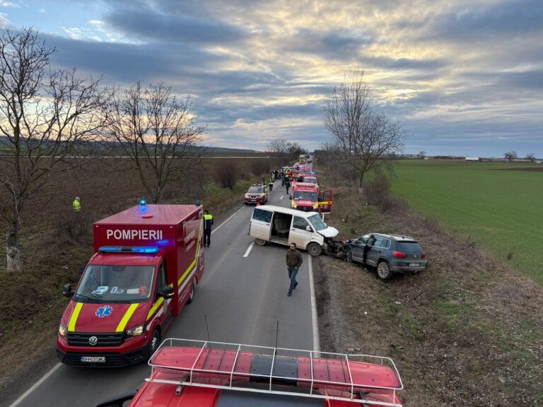 Polițiștii au stabilit cauzele accidentului de pe DN 19 în care au fost implicate 8 persoane