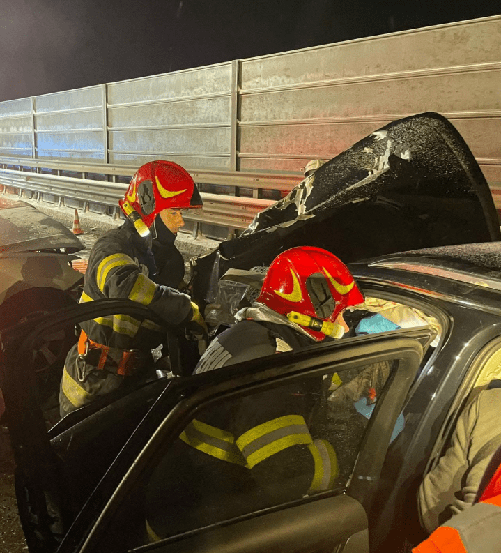 Accident grav pe Centura Sânmartin. Trei persoane au rămas încarcerate, două sunt în stare gravă