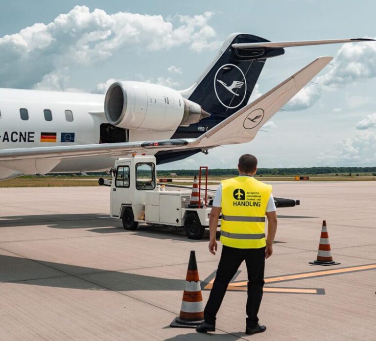 Aeroportul din Oradea face angajări. Vezi locurile de muncă disponibile