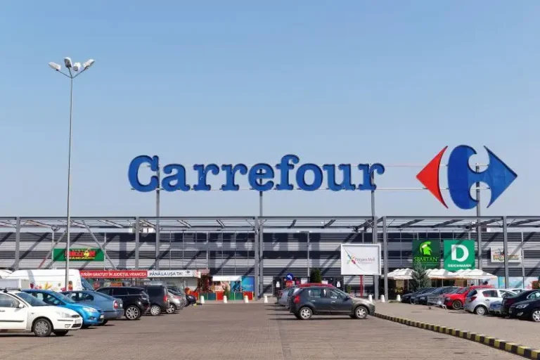 Frații Pavăl, proprietarii Dedeman, preiau Carrefour România pentru 823 milioane de euro