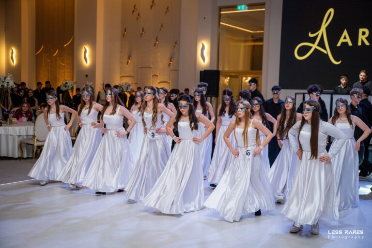Balul Bobocilor, ca la Viena. Adolescența a căpătat eleganță la Liceul „Don Orione” din Oradea