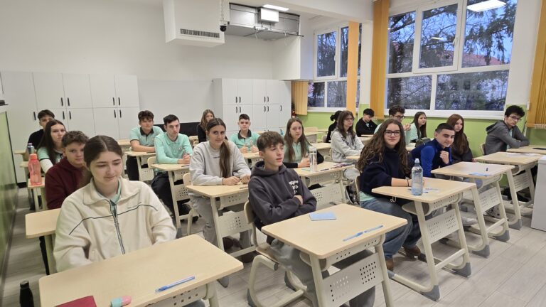 Româna, cele mai bune rezultate la Simulare, matematica pune probleme în Bihor