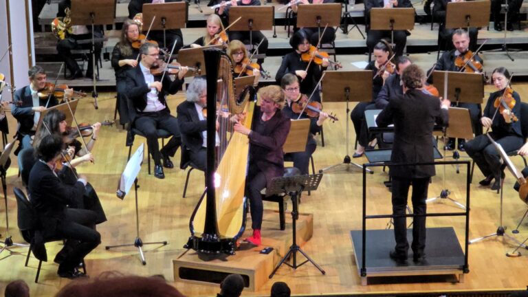 Concert prezentat la Oradea în premieră europeană. O seară de aplauze la Filarmonica Oradea. Harpa a cucerit publicul