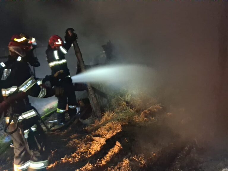 Două incendii, în decurs de câteva ore, în Bihor. Mare atenție la coșurile de fum (FOTO)