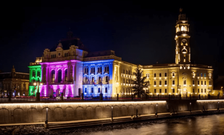 Fațada Primăriei Oradea va avea culorile verde, roz și albastru