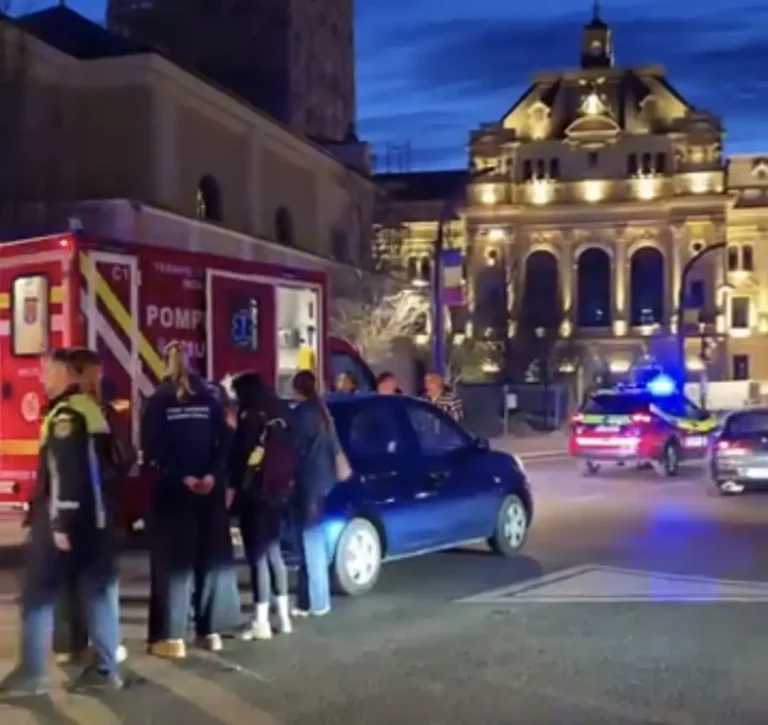 Accident în Piața Unirii din Oradea. O tânără a fost lovită de o mașină după ce ar fi traversat pe roșu