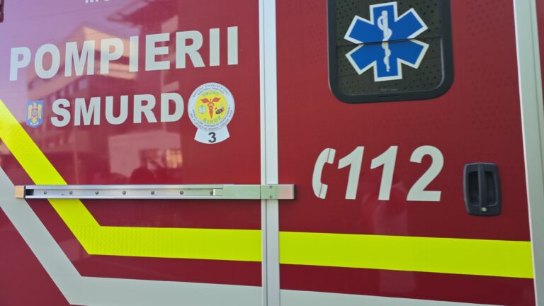 Accident rutier pe D.N.1, între Urvind și Uileacu de Criș, două persoane încarcerate. Trafic blocat (FOTO)