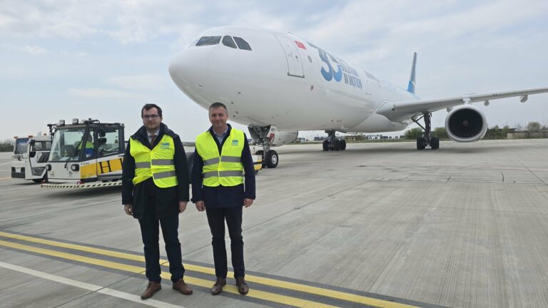 Premieră la Oradea. Elevi pregătiți pentru meseria de tehnician în aviație. Aeroportul vrea centru de mentenanță