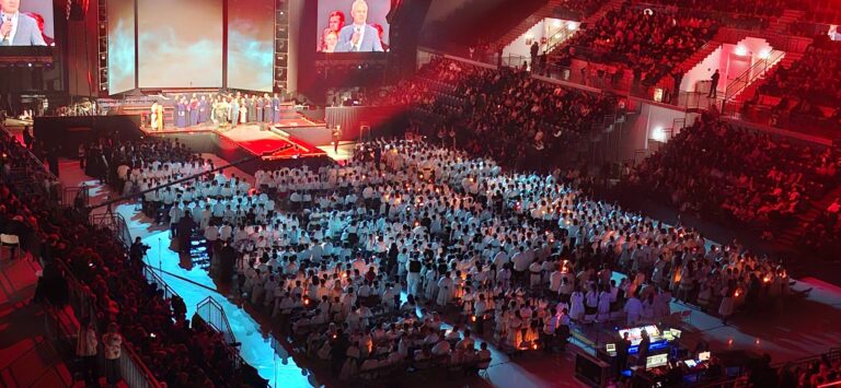 O mie de copii și o singură lumină. Cum a devenit Arena Oradea un loc al speranței