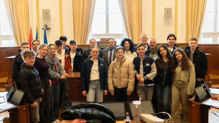 Elevi din Olanda, în vizită la Primăria Oradea. Schimb educațional cu tradiție de 12 ani cu Liceul Teologic Baptist „Emanuel”