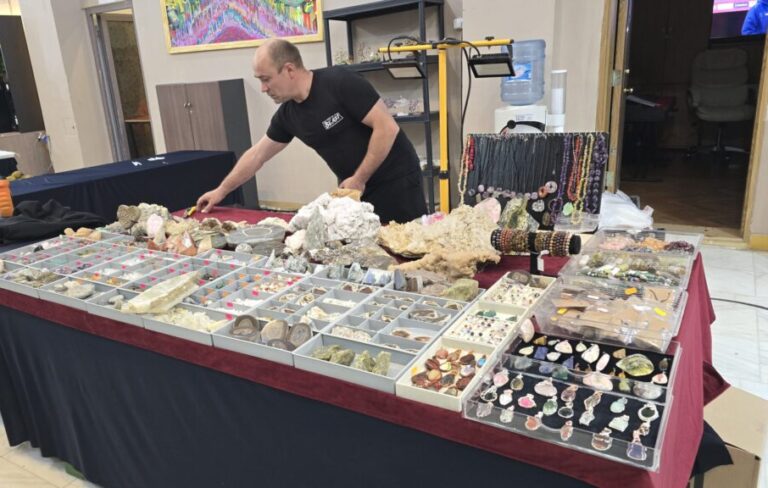 Bijuterii rare, cristale spectaculoase, la Mineral Expo de la Casa de Cultură a Sindicatelor din Oradea (FOTO)