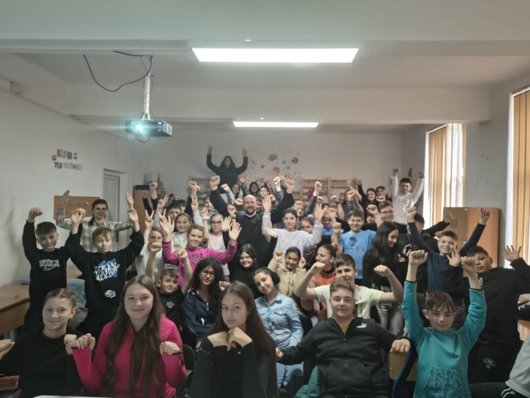 Lecții despre viață pentru elevii din Hidișelu de Sus, în „Școala altfel”
