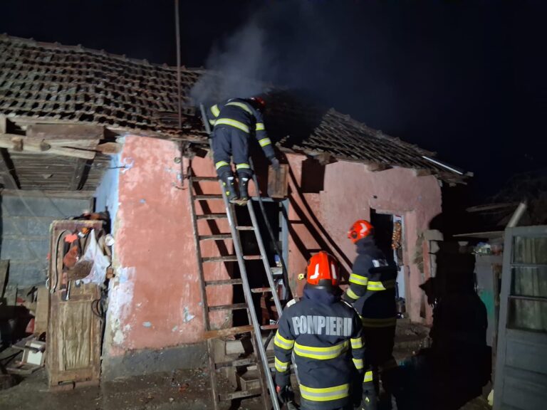 Atenție la instalațiile electrice! Incendiu la o gospodărie din Râpa