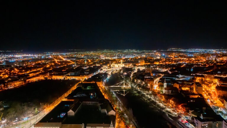 Primăria Oradea a semnat contractul pentru modernizarea iluminatului public din zona centrală. Lucrările vor dura 9 luni