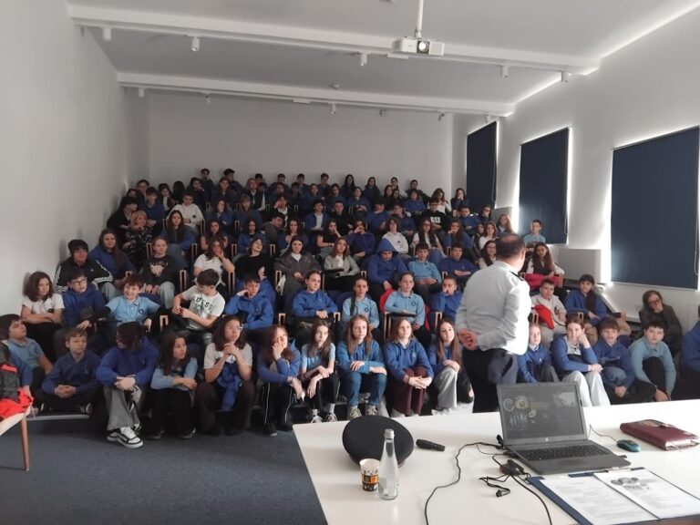 „Pompier pentru o zi”, lecție despre responsabilitate pentru peste 100 de elevi din Oradea
