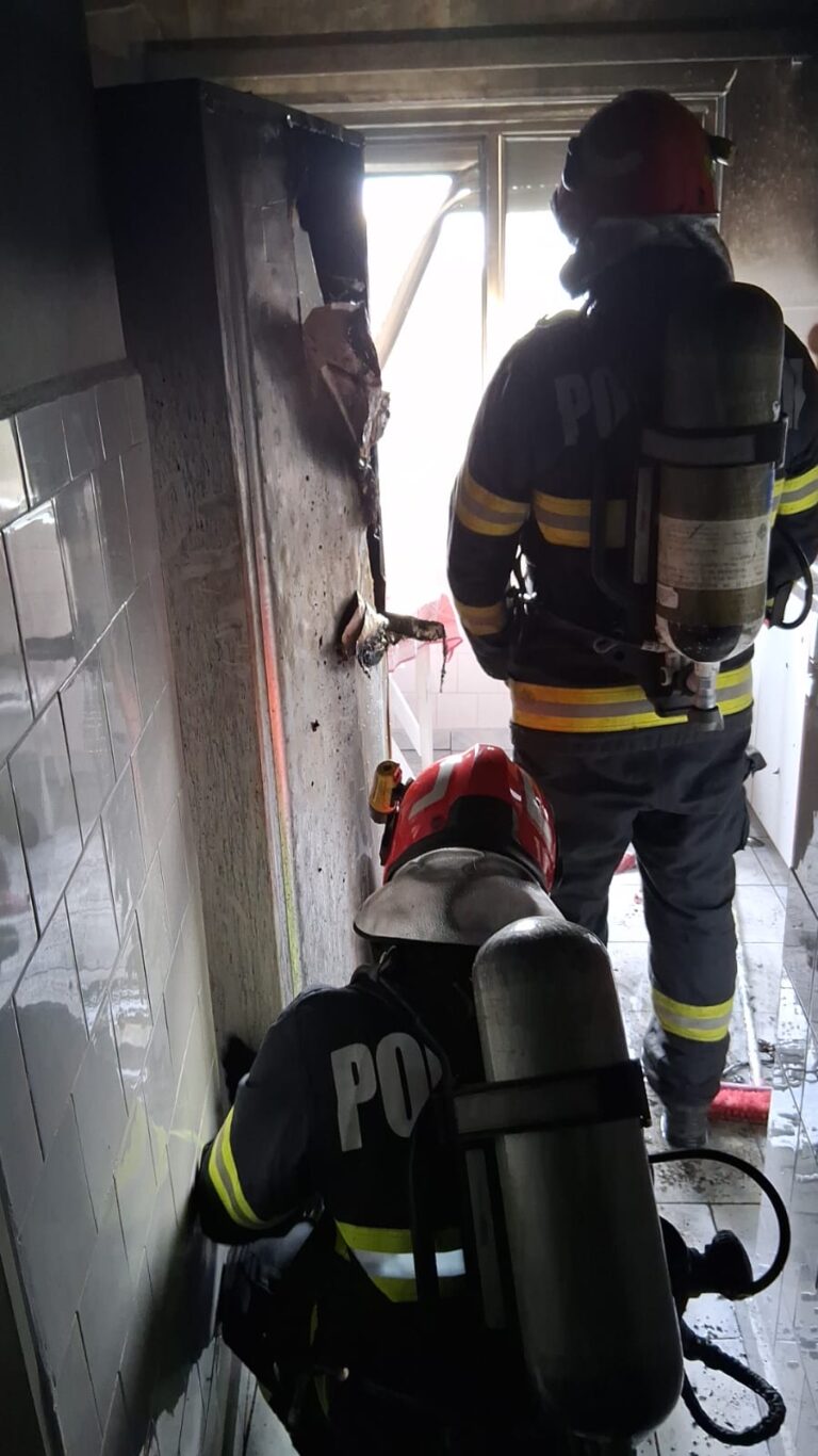 Șase persoane ai ajuns la spital după două incendii provocate de aragaze lăsate pornite, în Oradea și Nojorid