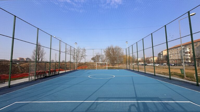 Orădenii au la dispoziție două terenuri de sport modernizate pe strada Sovata