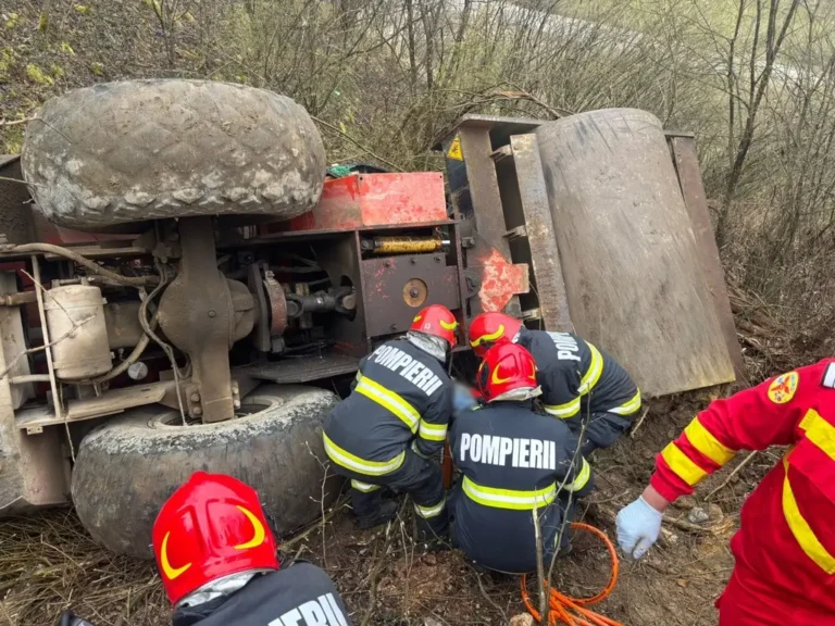Tragedie în Joia Mare, lângă Barajul Leș. Un muncitor și-a pierdut viața după ce a fost prins sub un utilaj răsturnat