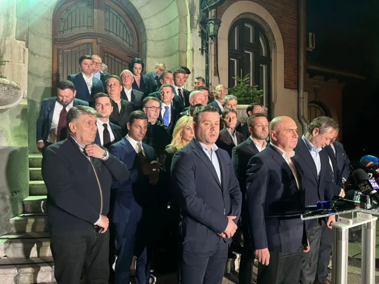 Ilie Bolojan reacționează după decizia PSD: „E total anormal să fii doar parte la decizie, dar să fugi cu lașitate de răspunderea deciziilor”/Premierul spune că nu pleacă din funcție
