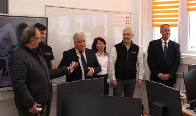 Încă un laborator modern de Automatică, inaugurat la Universitatea din Oradea (FOTO)