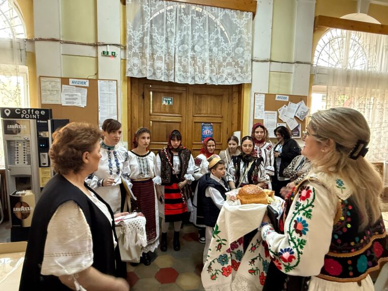 Tradițiile românești, mai aproape de copii, la Oradea