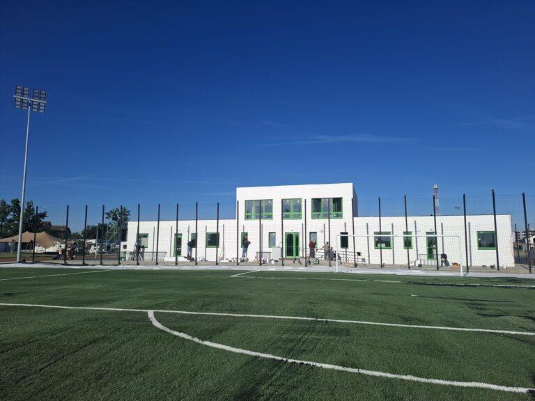 Bază sportivă nouă în Sânmartin. Investiție de peste 7,6 milioane lei, cu terenuri moderne și facilități pentru toate vârstele