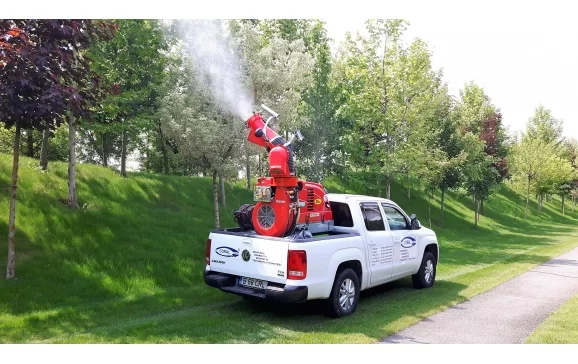 Oradea intră în campania de dezinsecție. Tratamente împotriva țânțarilor și pentru arbori