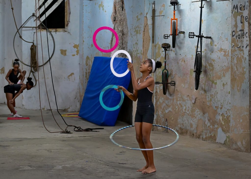 Foto: Morvay Szabó Edina EFIAP-Școala de acrobatism - Habana