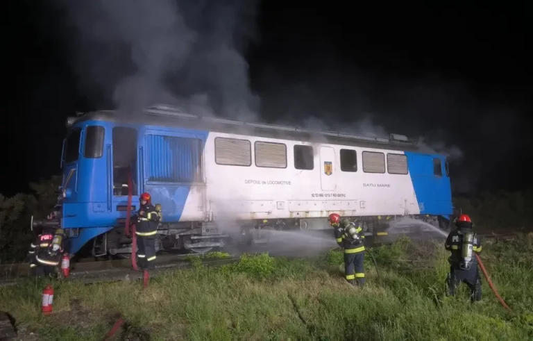 O locomotivă a luat foc în localitatea bihoreană Tămășeu