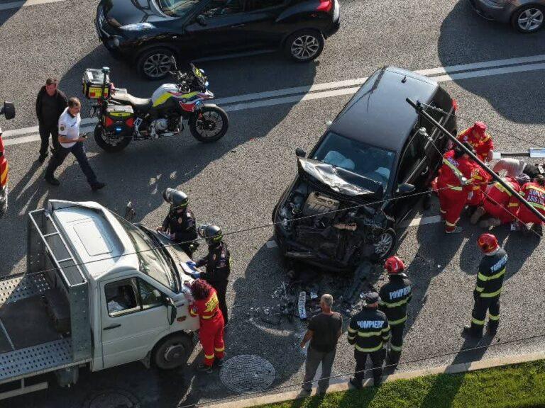 Accident grav pe Bulevardul Cantemir din Oradea. Se circulă pe o singură bandă