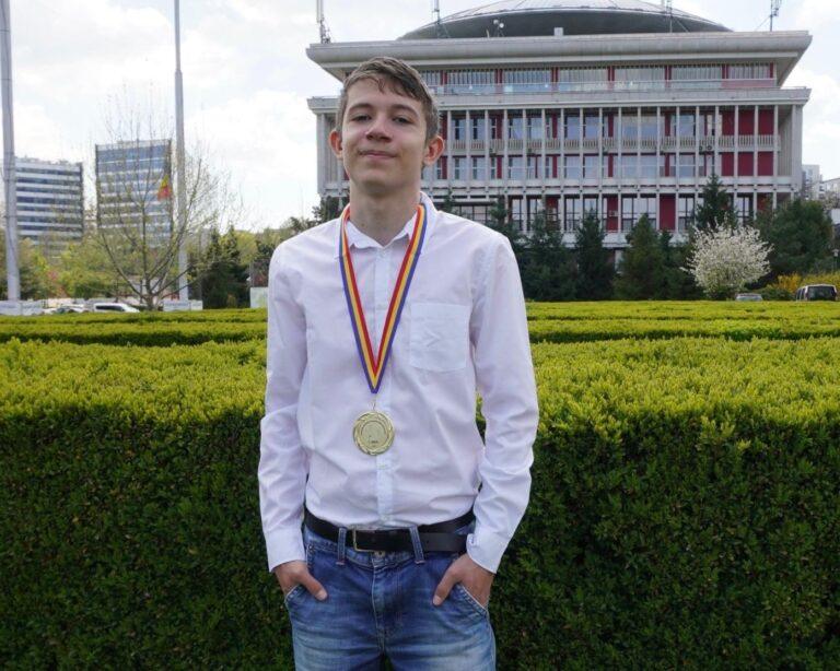 Povestea lui Alex Ardelean, orădeanul medaliat cu bronz la Olimpiada Internațională de Inteligență Artificială