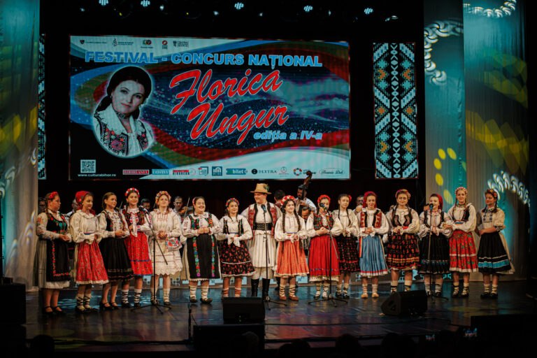 Au început înscrierile la Festivalul „Florica Ungur”. Tinerii pot câștiga 4.000 de lei și șansa de a urca pe scena Teatrului din Oradea