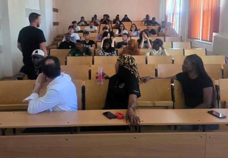 Studenți de pe mai multe continente descoperă istoria României la Universitatea din Oradea
