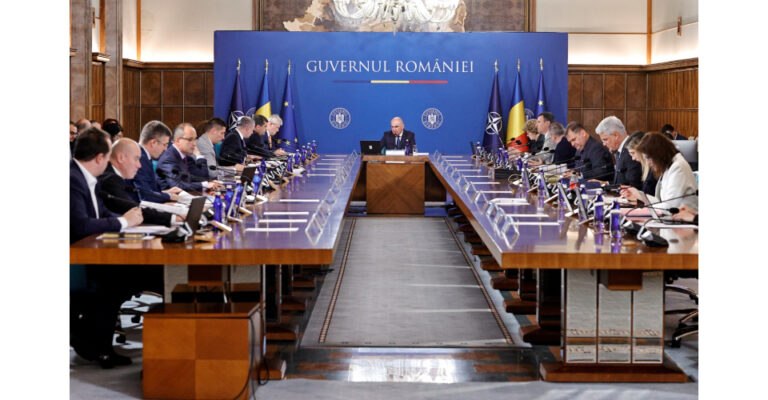 Marți se decide soarta Guvernului Bolojan. Moțiunea de cenzură ajunge la vot în Parlament