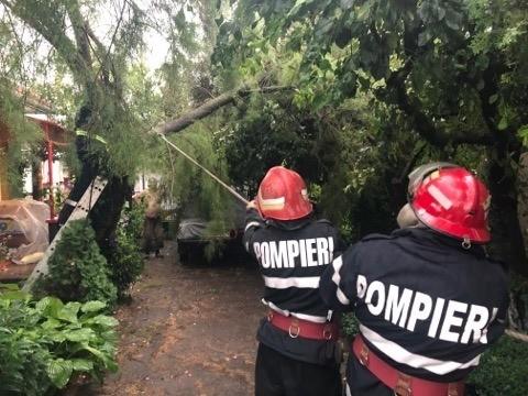 Bihorul, sub Cod galben de furtuni. Meteorologii anunță ploi puternice, vijelii și grindină
