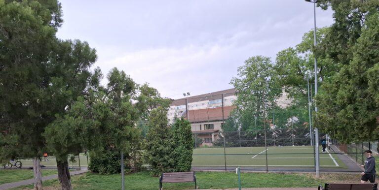 Pariul derbedeilor. Sau cum poate fi lovit un copil fără să fi deranjat cu nimic