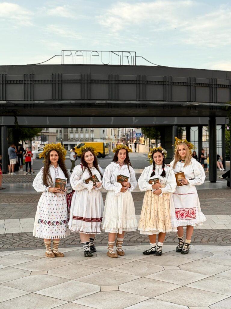 Paradă a costumelor populare și tradiții de Sânziene, la Oradea și Băile Felix